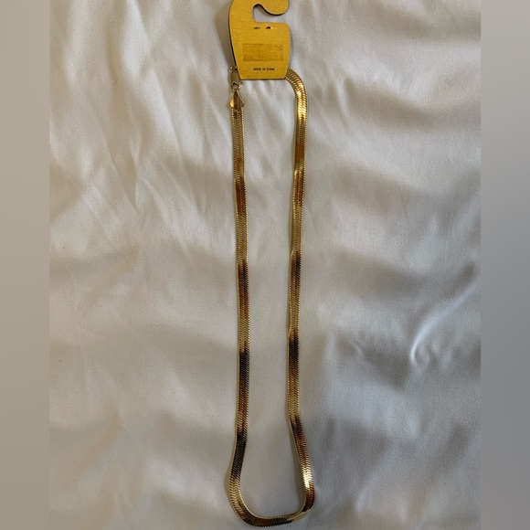 30” woman’s golden color necklace - Picture 2 of 7